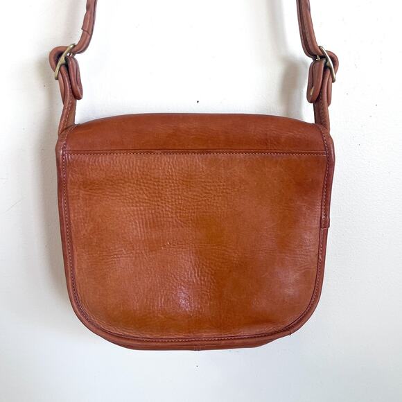Vintage Coach Saddle Shoulder Bag British Tan Cowhide Leather Flap 70s USA 8101 - Picture 5 of 16